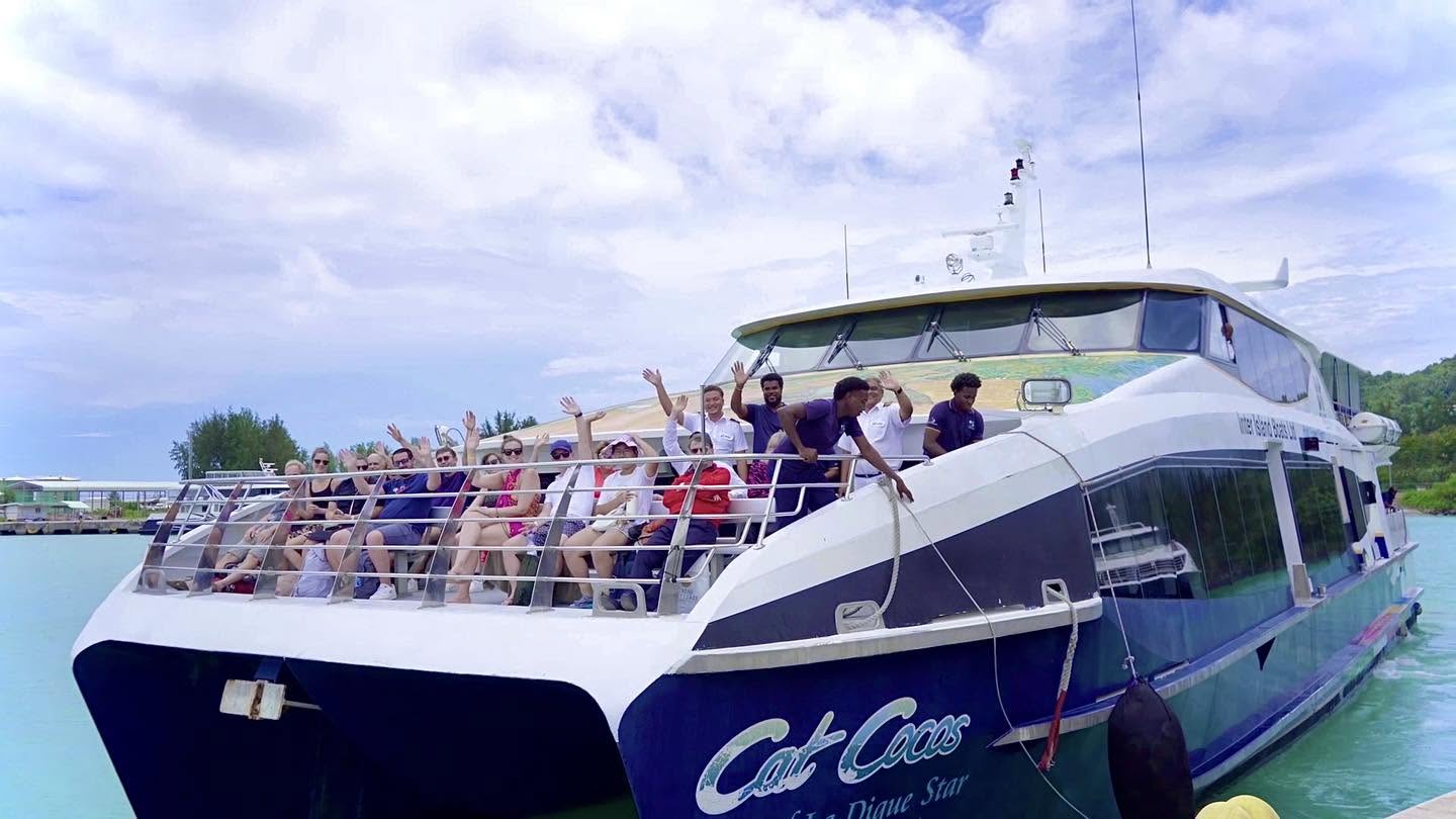 Catamarã Cat Cocos entre as ilhas
