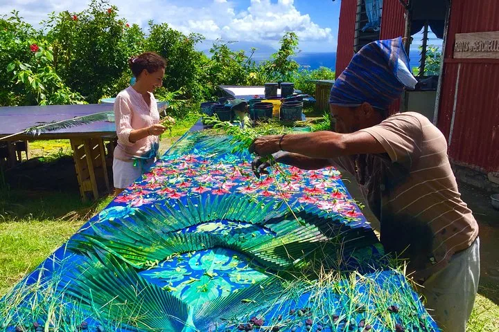 Oficina de impressão solar com artista local