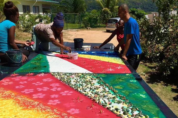 Oficina de impressão solar com artista local