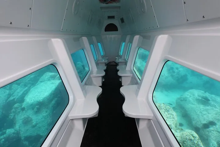 Semi-submarino no parque marinho de Sainte Anne
