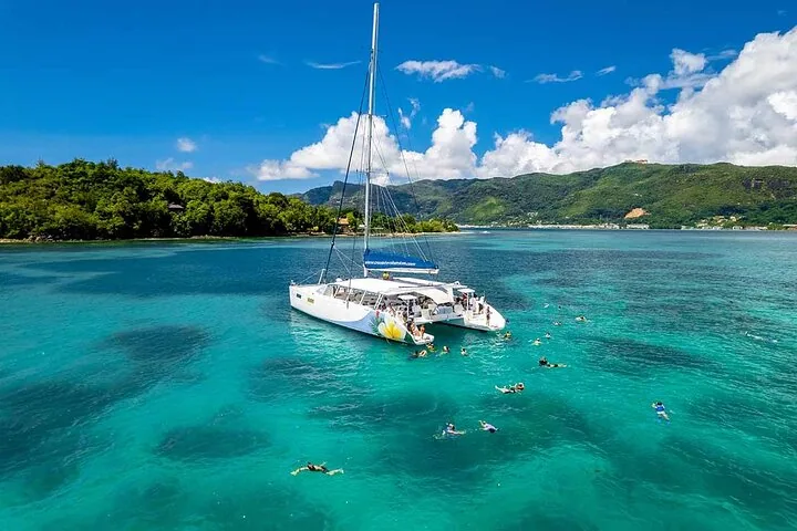 Parque marinho de Sainte Anne e ilha Moyenne
